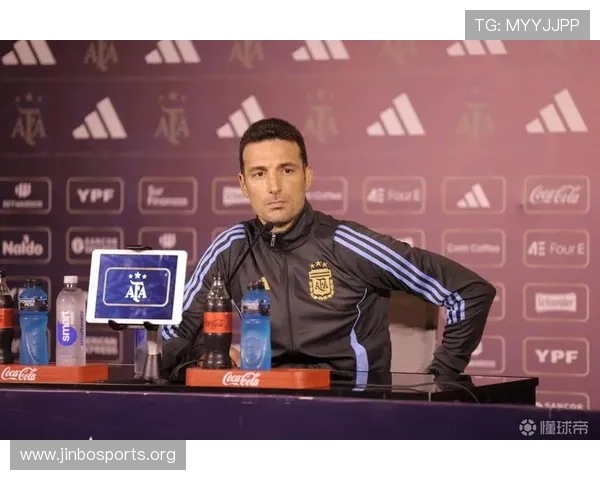 斯卡洛尼回应拉菲尼亚言论表示理解并原谅 认为他只是捍卫自己的球队 斯卡洛尼回应拉菲尼亚言论表示理解并原谅 认为他只是捍卫自己的球队