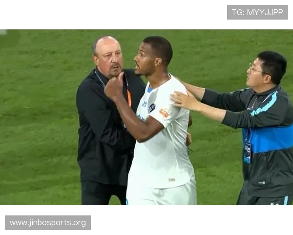 英雄联盟赛后冲突升级 双方球员推搡事件引发关注与讨论