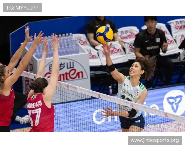 以打疯了 日本女排3比0登顶世联赛 美塞韩泰遭三连败排位洗牌