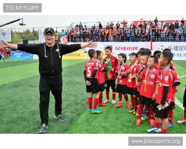 国足媒体狂怼日本教练引热议水平差不听劝但干预确有成效讨论